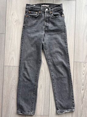 Levi's Wedgie Straight Ankle Jean in Grey Wash